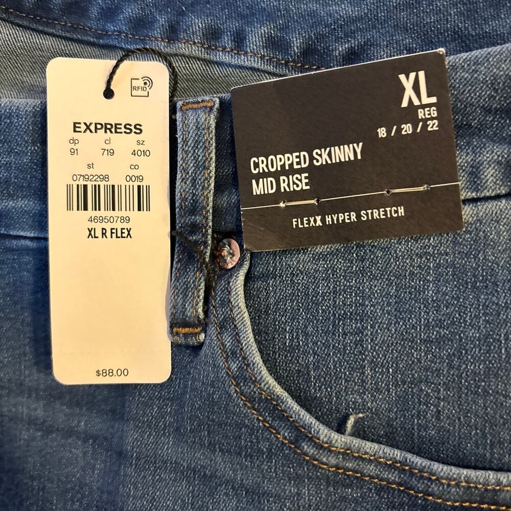 Express Mid Rise Medium Wash FlexX Cropped Skinny Jeans - Size XL